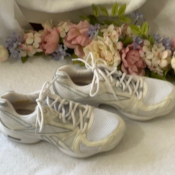 REEBOK EASY TONE BARELY WORN - Picture 2 of 2